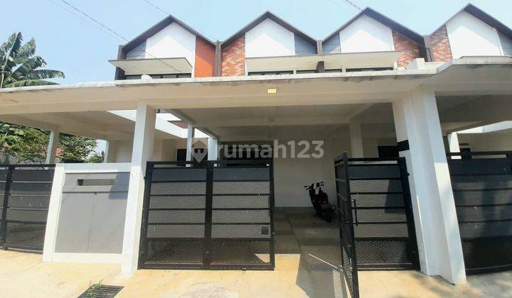 Rumah 2lt, Semi Furnished, Hdp Timur, Siap Huni, Kav. di Cipayung 1