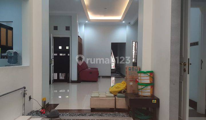 Rumah 3lt, Balkon, Hdp Timur, Semi Furnished, di Pesona Khayangan 2