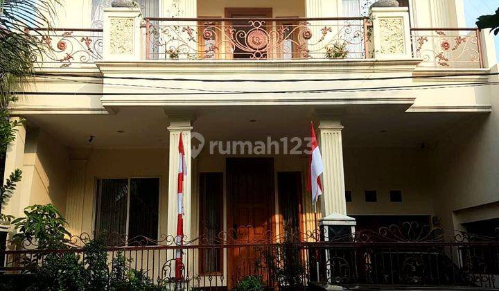 Rumah 3lt, Balkon, Hdp Timur, Semi Furnished, di Pesona Khayangan 1