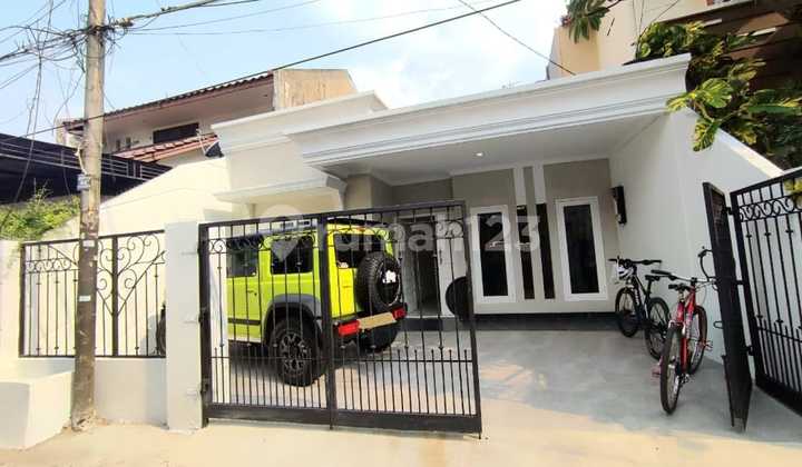 Rumah Baru 1 Lt, Hdp. Timur Laut, Siap Huni, di Tebet Barat Dalam 1