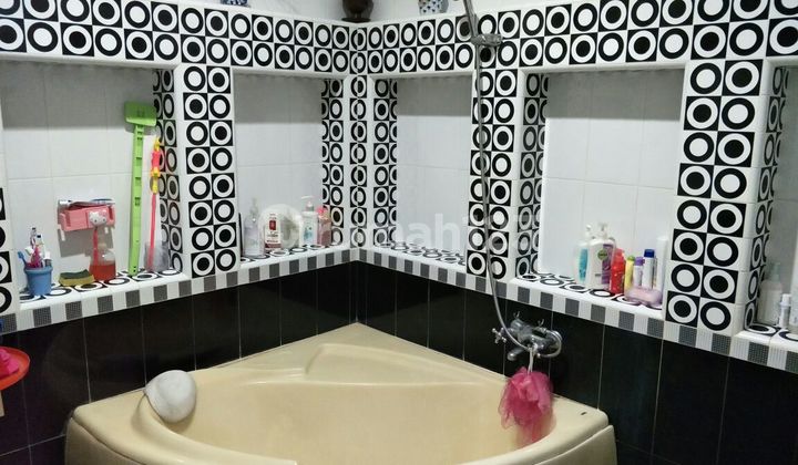 2.5-Story House, South Facing, Semi-Furnished, Griya Depok Asri Residence 2