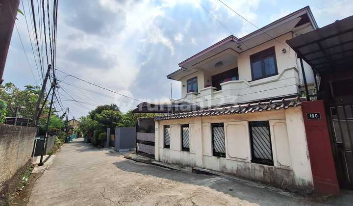 Two-story house, South-facing, with a hook, land calculation included, comfortable environment, Gandul.