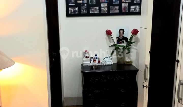 Rumah 2Lt, Hdp Selatan, Hal. Luas, Semi Furnished, di Megapolitan 2