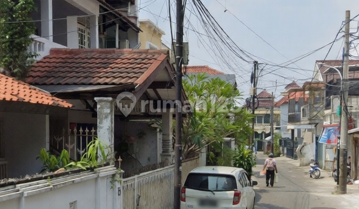 3-Storey House, Balcony, Semi-Furnished, 2-Car Access, Kebon Baru, Tebet 2