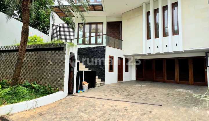 Rumah Mewah 3Lt, Hdp Timur, Pool, Semi Furnished, di Pondok Indah