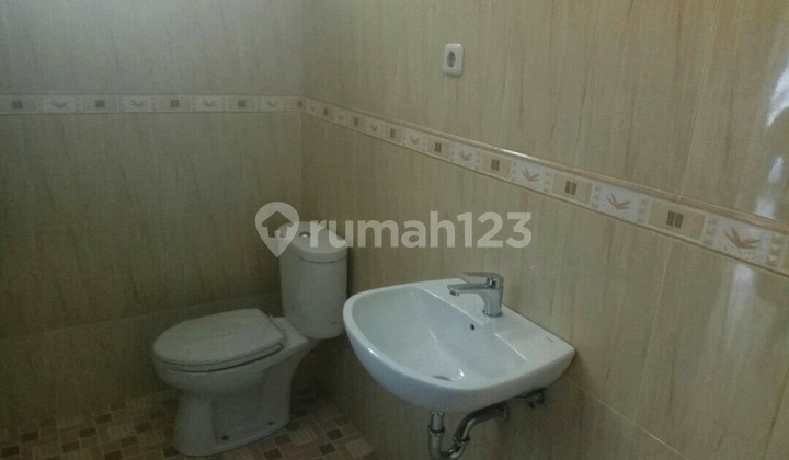 Rumah 2Lt, Hdp Selatan, Lingk. Nyaman, Mini Cluster di Sawah Lama 2