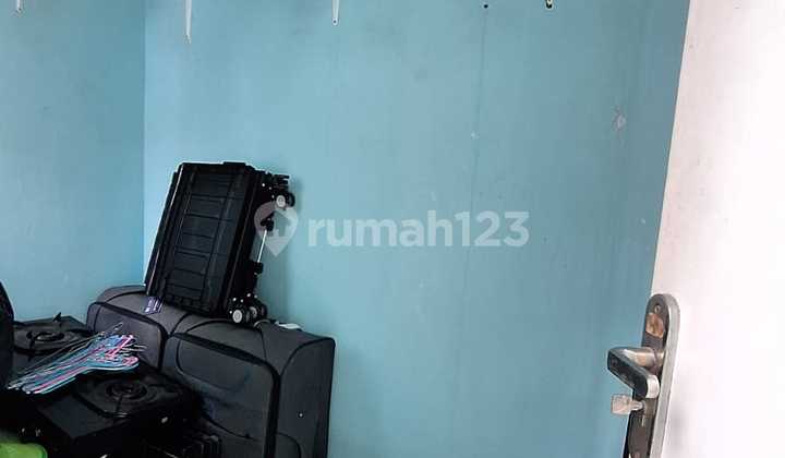 Rumah 2 Lt, Unit Pojok, Semi Furnished, dlm Cluster di Sawah lama 2