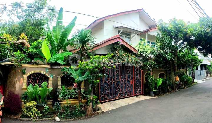 Rumah Hoek 2Lt, Hdp. Selatan, Semi Furnished, di Pamulang Permai Rumah Hoek 2Lt, Hdp. Selatan, Semi Furnished, di Pamulang Permai