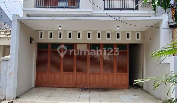 Rumah 2.5Lt, Hdp Timur, Semi Furnished, Siap Huni, di Tebet Barat Rumah 2.5Lt, Hdp Timur, Semi Furnished, Siap Huni, di Tebet Barat