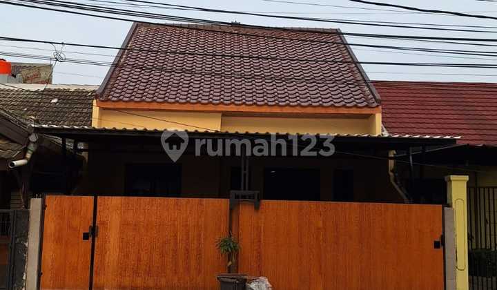 Rumah 1 Lt, Renoved Like New, Hdp. Timur, Siap Huni, Graha Cinere 1