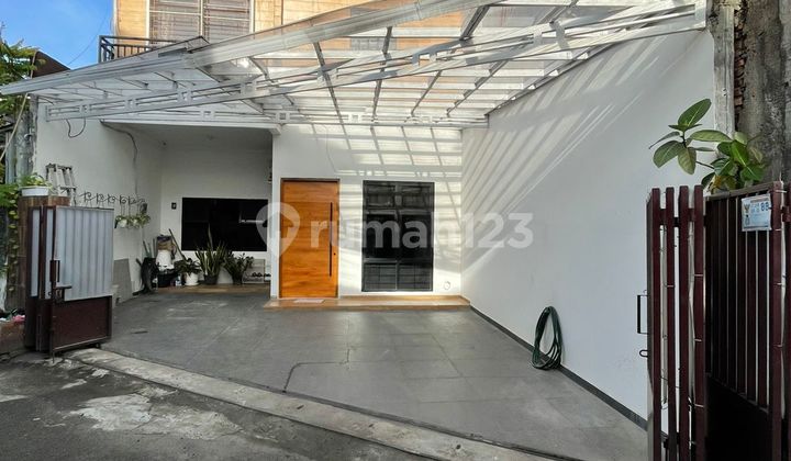 Rumah 2Lt, Hdp. Timur, Lingk Nyaman, di Gunuk Raya, Pejaten Timur