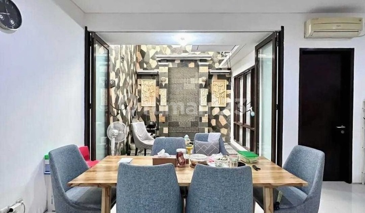 Rumah 3 Lt, Rooftop, Semi Furnished, dalam Townhouse di M Kahfi 1 2