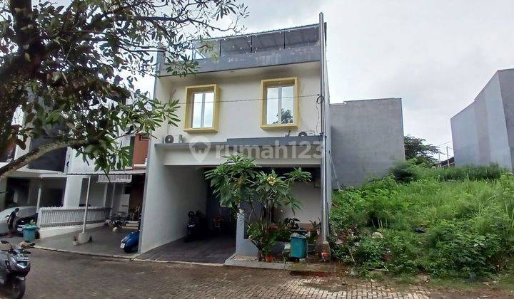 Rumah 2 Lt dan Rooftop, Fully Furnished, dlm Prmhn Andara Village 1