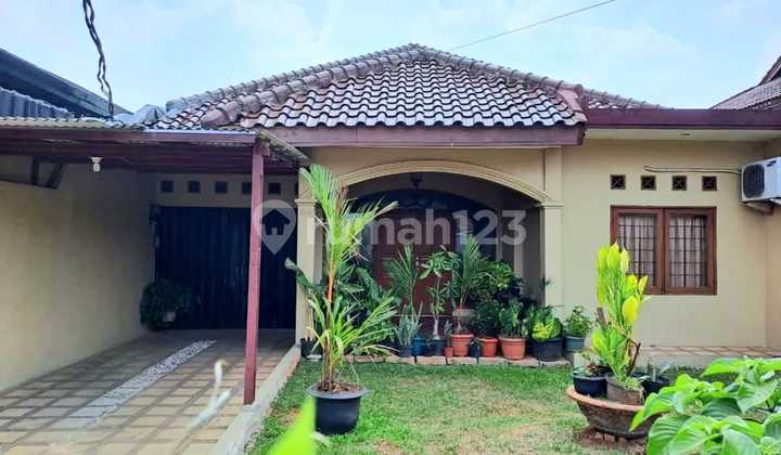 Rumah 1Lt, Hdp Timur, Hal Luas, Semi Furnished, Griya Cinere Limo