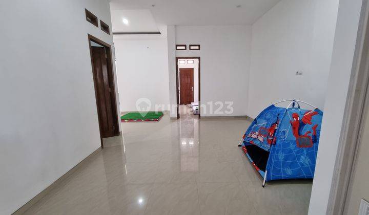 Jual Cepat||Rumah Mewah 2Lt Halaman Luas Dekat Taman Jayawijaya 8