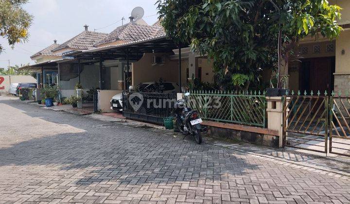 Rumah Bagus Strategis di Gedongan Dekat Jl. Adi Sumarmo Solo 2