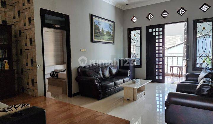 Rumah Bagus 2 Lantai Full Furnish di Dekat GOR Manahan Solo 1