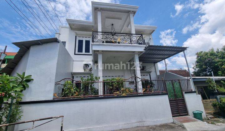 Rumah 2 Lt Strategis Utk Usaha di Karangasem Dekat Alila Hotel