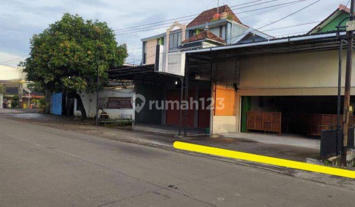 Ruang Usaha Strategis Plus Rumah di Tepi Jalan Raya Colomadu KRA 2