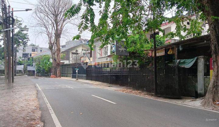 Ruko 2,5 lantai siap pakai dekat area perkantoran Sudirman di Bendungan Hilir Jakarta Pusat 