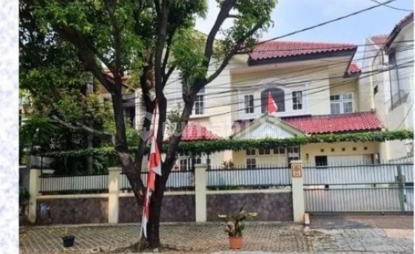 Rumah Klasik Minim Renovasi di Area Premium Kebayoran Baru