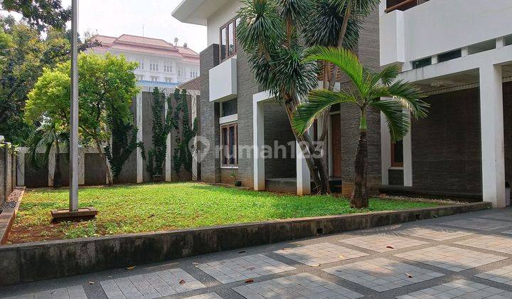 Rumah Cozy 2 Lantai Di Area Menteng Jakarta Pusat  1