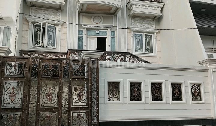 Dijual Rumah Mewah European Style di Taman Palem Lestari Cengkareng Jakbar