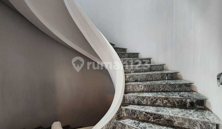 Dijual Rumah American Classic di Pondok Indah, Jakarta Selatan