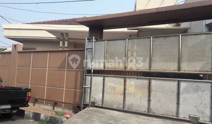 Jual Cepat Harga Nego Rumah Taman Kota Posisi Hook Dekat Stasiun Taman Kota 