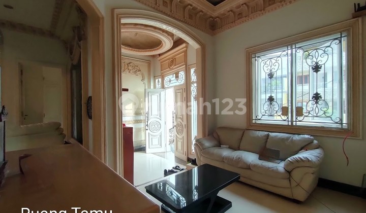 Jarang Ada! Rumah European Style di Taman Palem Lestari