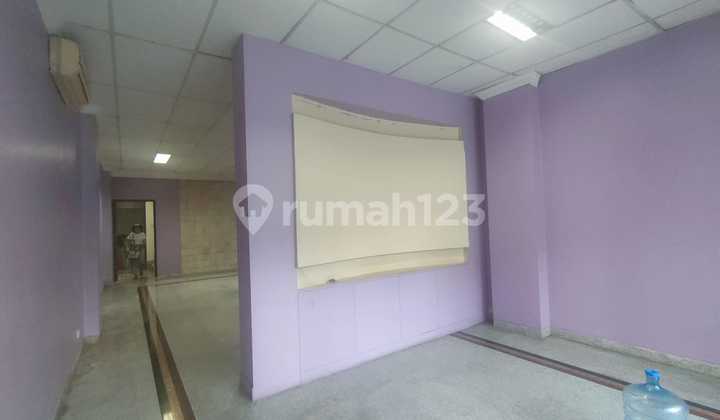 Modern Shop House Suitable for Office in Citta Graha, Jalan Panjang, Kebon Jeruk 2