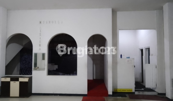 Spacious and Sturdy Shop House in a Profitable Location on Jalan Untung Suropati, West Semarang 2