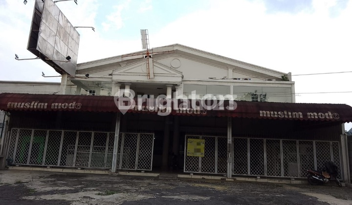 Spacious and Sturdy Shop House in a Profitable Location on Jalan Untung Suropati, West Semarang