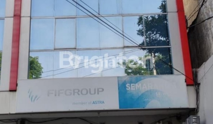 3-Story Strategic Shop House in the Heart of the City, Busy Traffic, Sriwijaya, Semarang 1