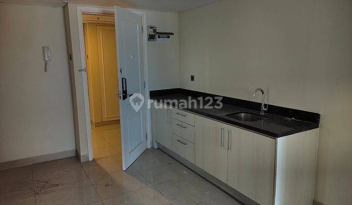 Apartement Louis Kienne 2 BR Semi Furnished Bagus 5