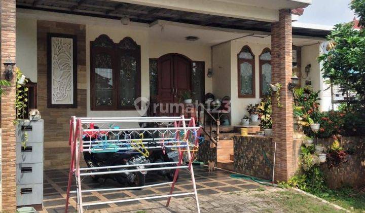 tampak depan rumah bagus unfurnished shm di