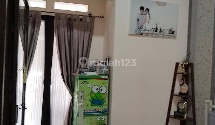 Rumah Bagus Unfurnished SHM di Perumahan Tamansari, Semarang 2