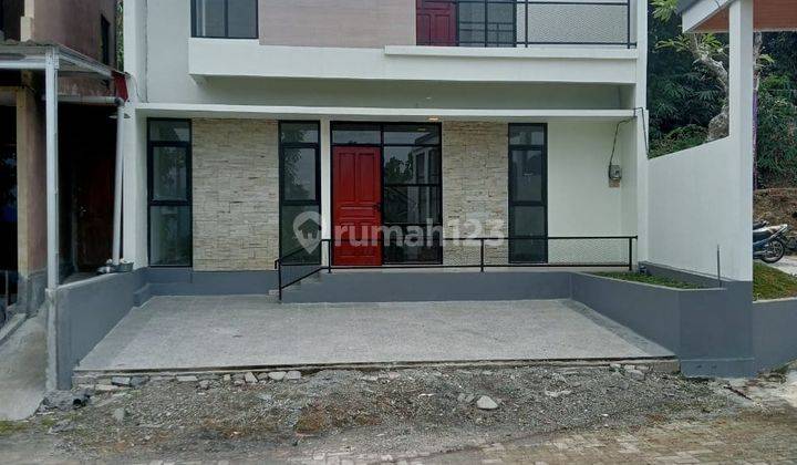 Rumah 2 Lantai Baru SHM di Gedawang, Semarang 1