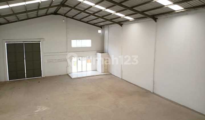 Cheap Warehouse for Sale in Pakuhaji Tangerang Must Be Cash