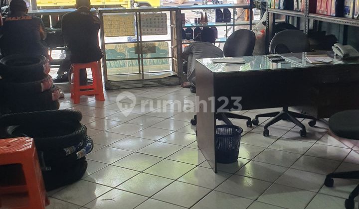 Ruko Tiga Satu Per Empat Lantai Strategis di Pungkur, Bandung Ruko Tiga Satu Per Empat Lantai Strategis di Pungkur, Bandung