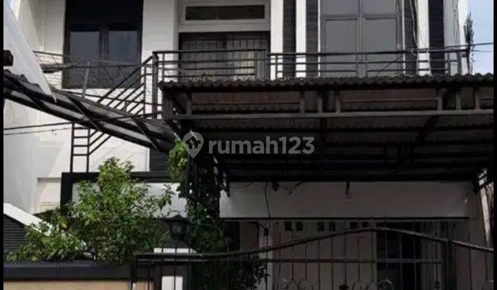 Rumah 3 lantai di Daan Mogot Estate 1