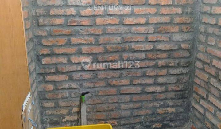 kamar mandi rumah strategis di perumahan puri