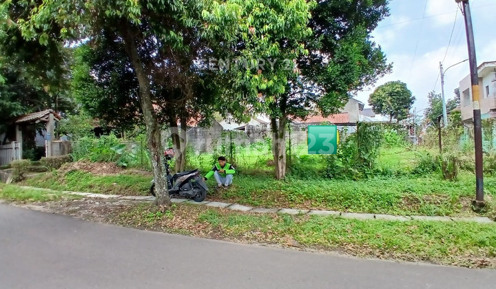 tampak depan kavling perumahan dekat stasiun di