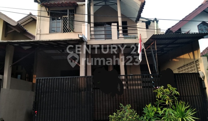 tampak depan rumah 2 lantai, pandan valley,