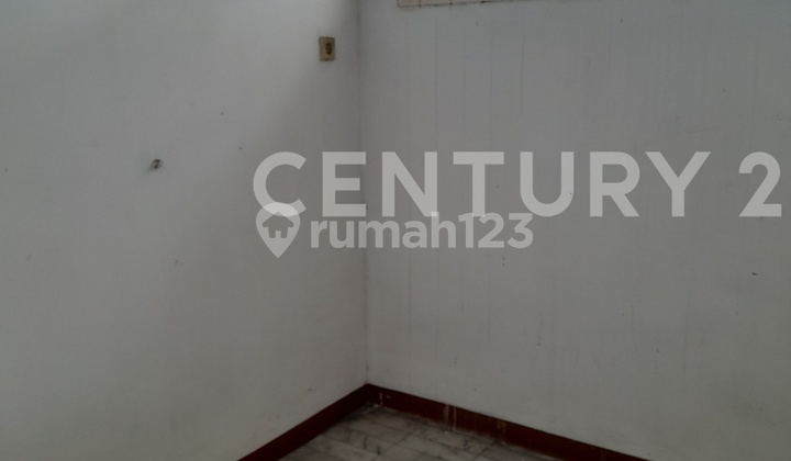 Discounted Price for 3-Unit Shophouse on Margonda Raya, Depok, Ideal for Business 2