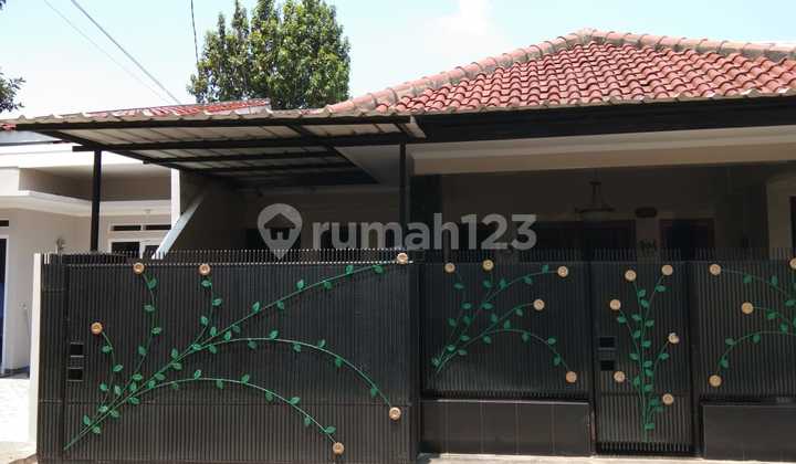 Turun Harga. Rumah Siap Huni Cakep Terawat Baik di Beji, Depok Turun Harga. Rumah Siap Huni Cakep Terawat Baik di Beji, Depok