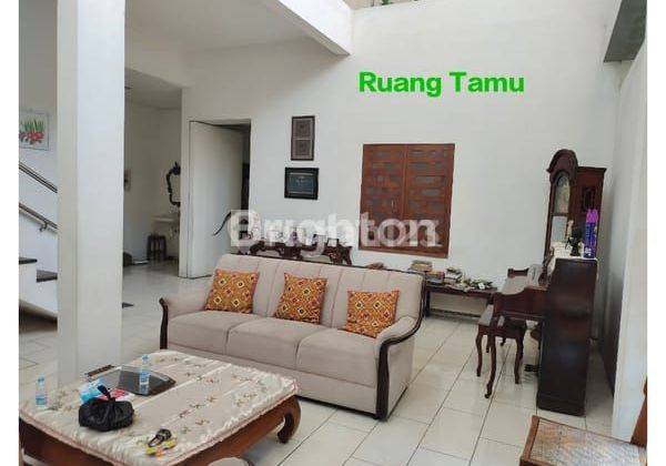 RUMAH CANTIK LOKASI PUSAT KOTA PENANGGUNGAN KLOJEN MALANG 2