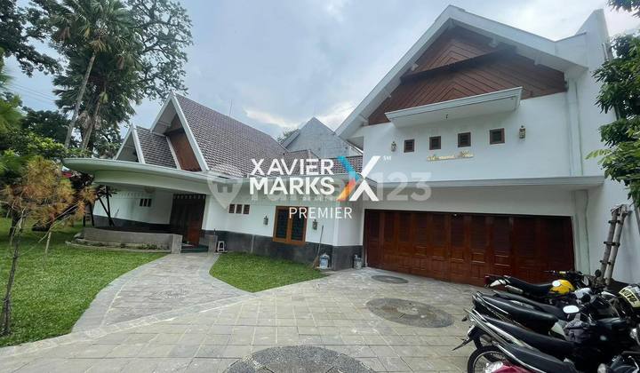 Rumah di Jalan Kembar Ijen Boulevard Kota Malang