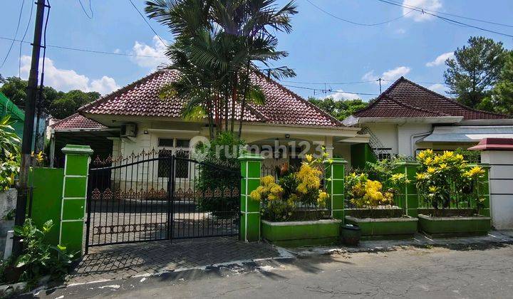 Rumah Classic Terawat Siap Huni Lokasi Tengah Kota Malang  1
