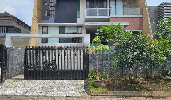 Rumah Premium Modern Di Istana Dieng Malang